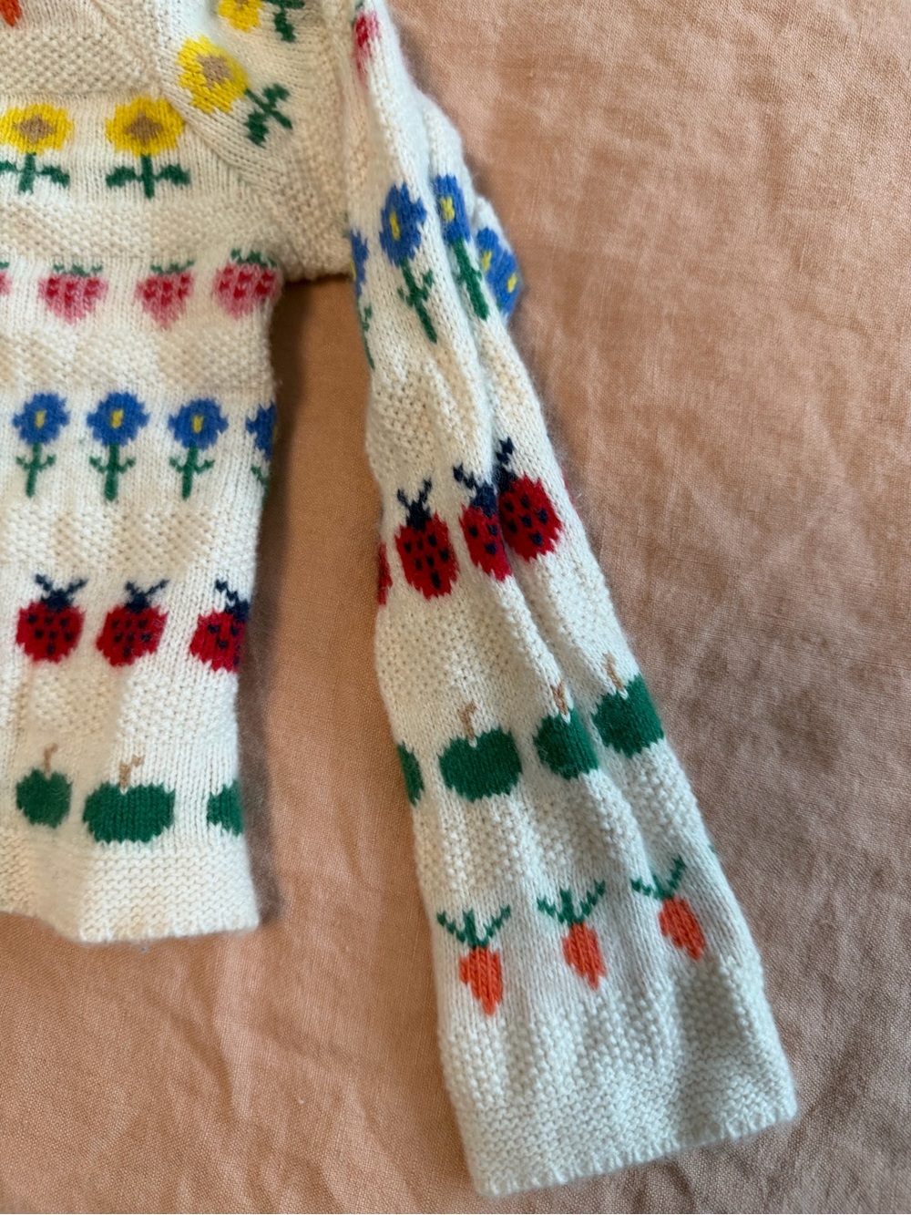 Baby Boden Cream Floral & Fruit Knit Cardigan with Multicolor Motifs (12-18 mo) - Picture 4 of 6